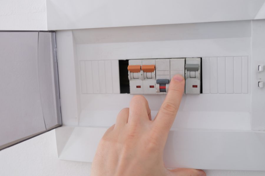 Ngắt nguồn điện trước khi bắt đầu vệ sinh
